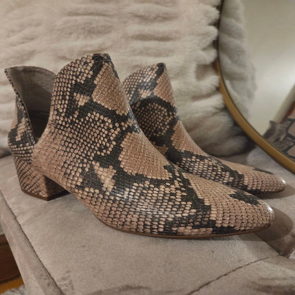 Women's Steve Madden Ankle Boots & Booties Size 6 Beige Black Snake Print